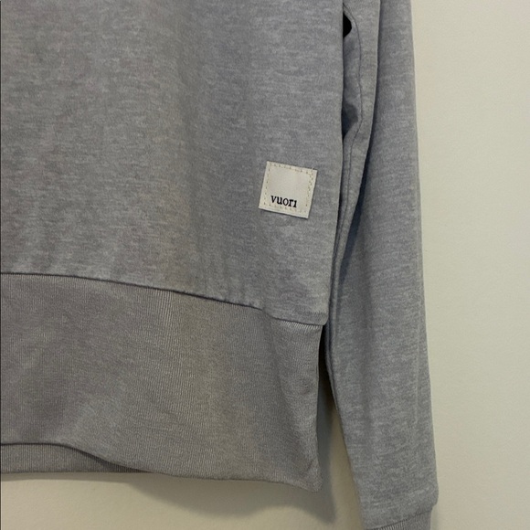 Vuori Daydream Crew in Light Heather Gray - Picture 2 of 5